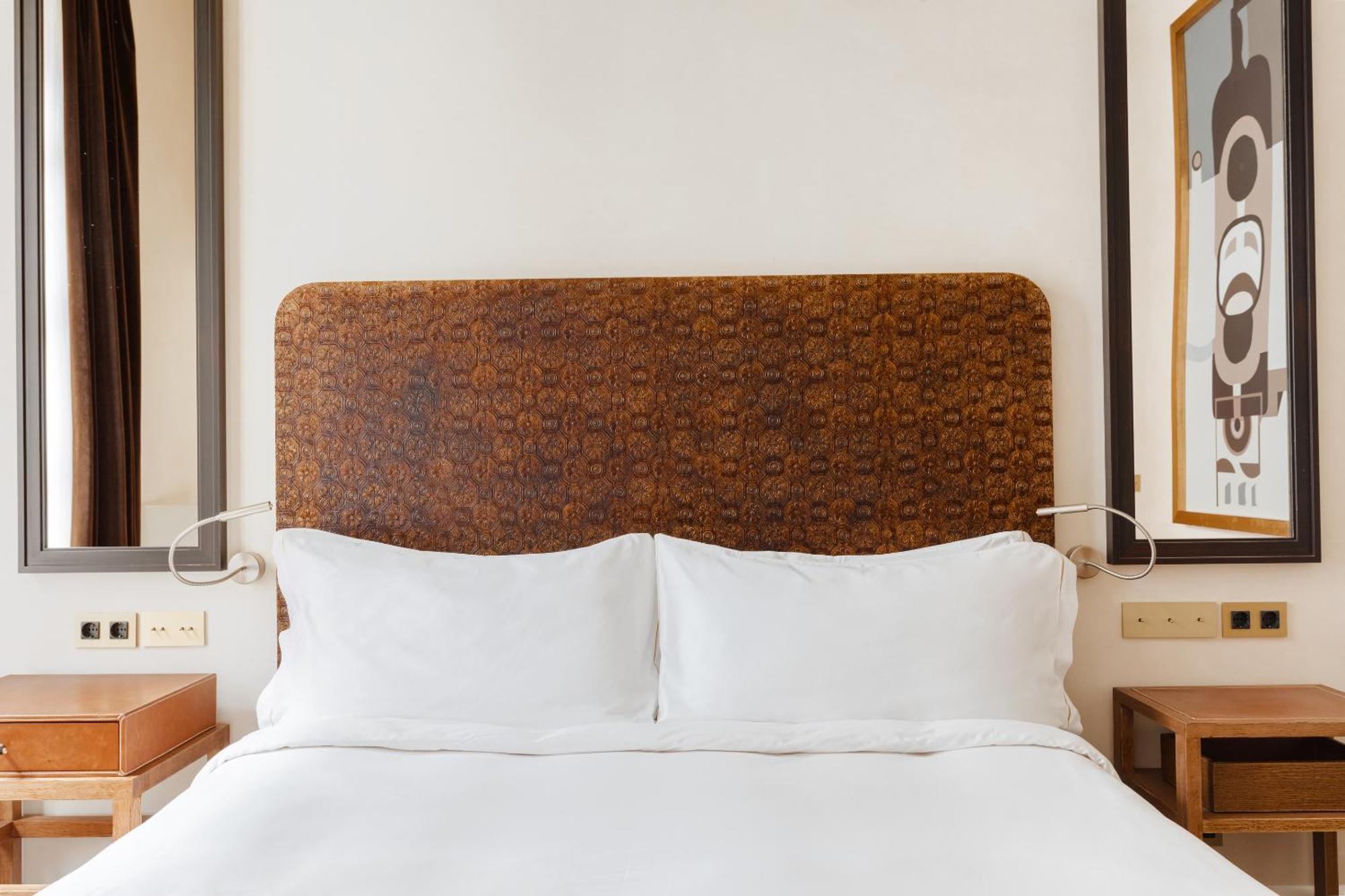 Sonder DO Plaça Reial Barcelona Quarto foto A bed with a headboard