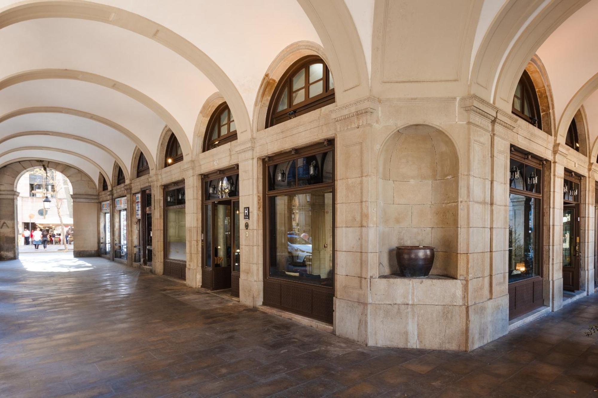 Sonder DO Plaça Reial Barcelona Exterior foto Interior of the shopping mall